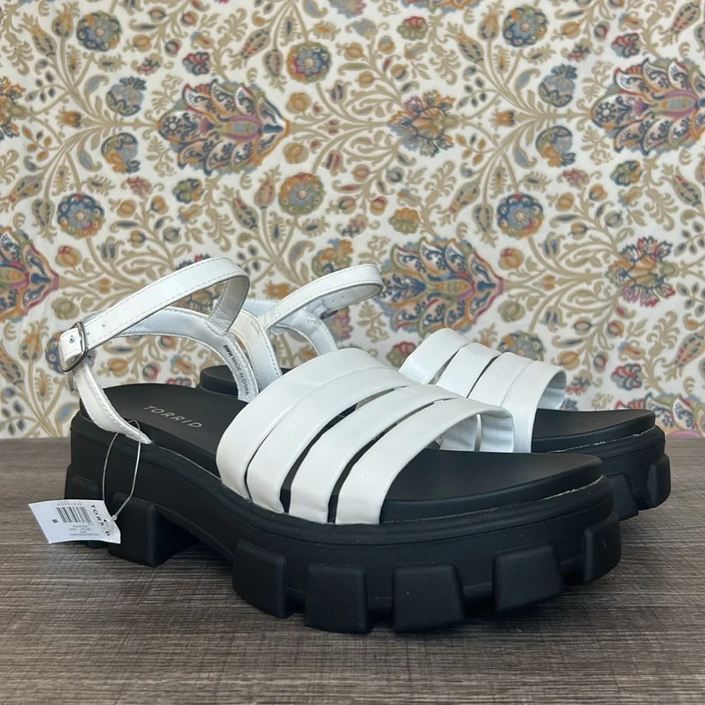 NWT Torrid White and Black Chunky Platform Sandals Multi Band Heeled Strappy 8WW